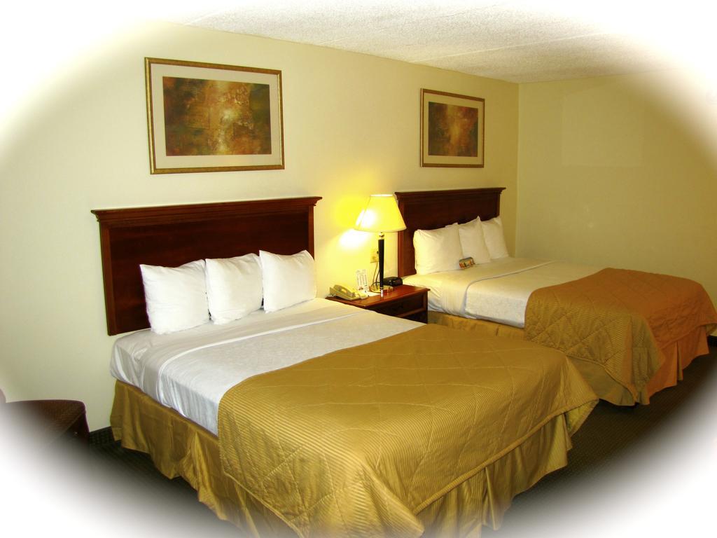 Baymont Inn & Suites Clearwater Ruang foto